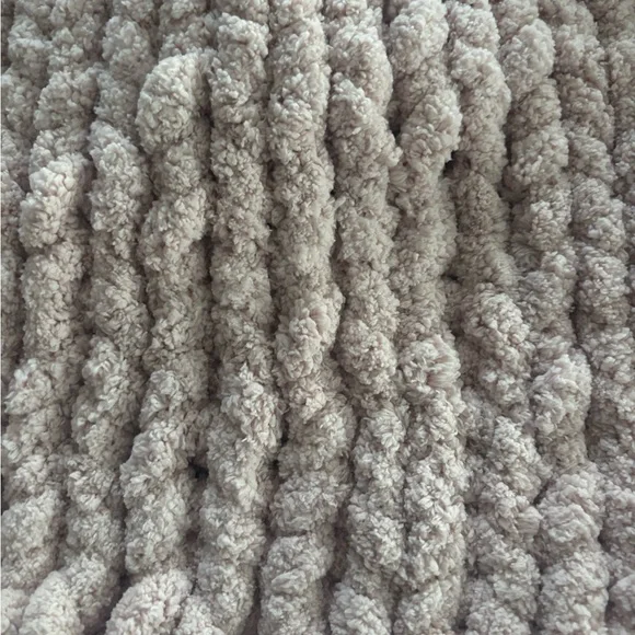 Chunky Knit Blanket yarn in Soft Pink - Picture 2 of 3